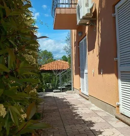 Apartment In With Terrace, Air Conditioning, Wifi Jadranovo