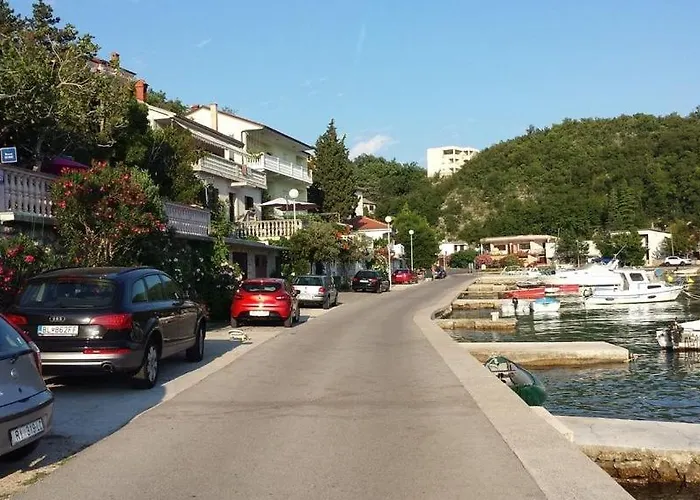 Apartament In With Terrace, Air Conditioning, Wifi
